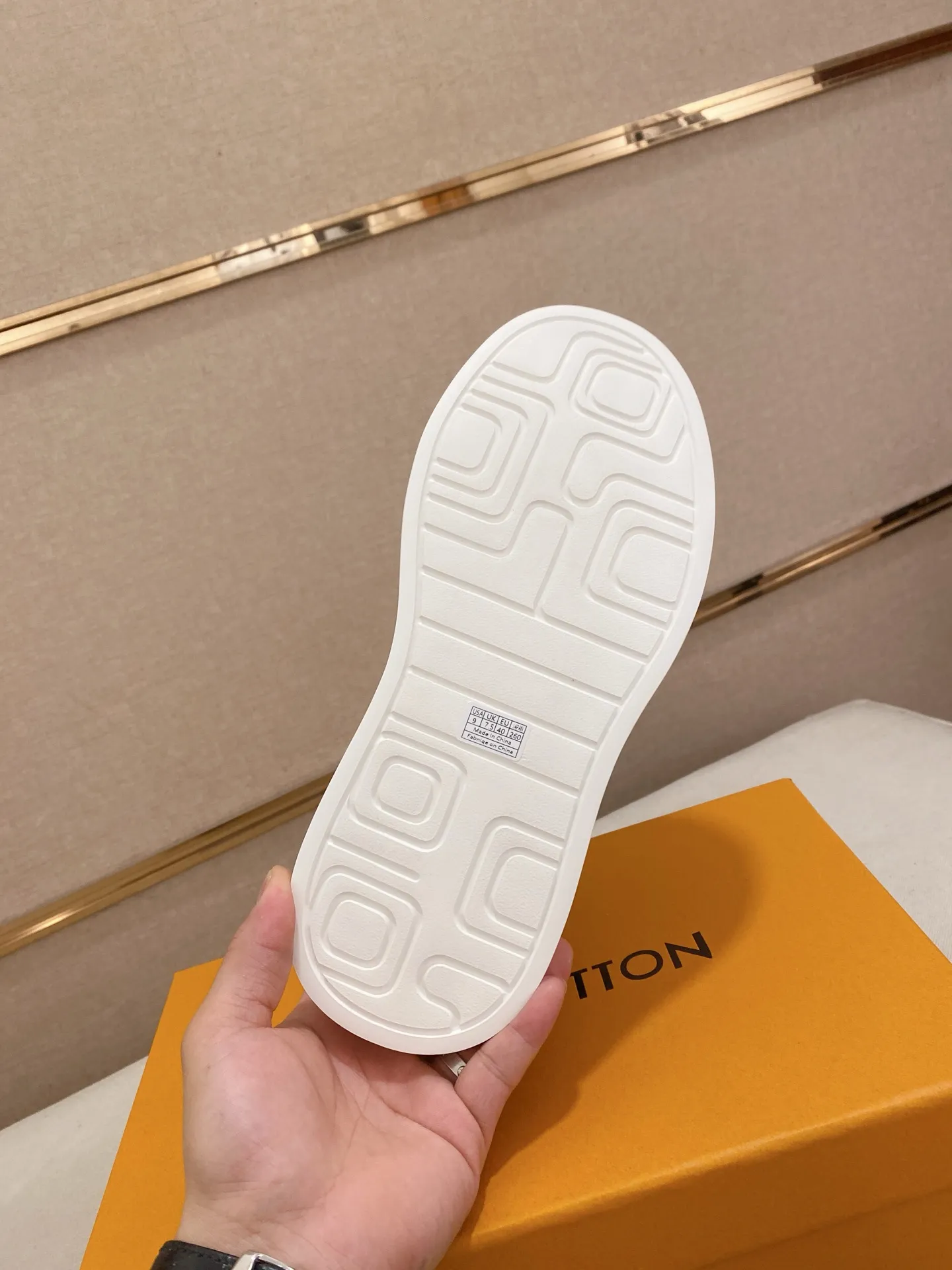 Factory price: 480💰🎉🎉LV~Louis Vuitton trendy men's shoes, new shipments, latest matching, same style as the official website, super high quality, best-selling season [strong][strong][strong]Selected first-layer cowhide, comfortable cowhide lining, original last, comfortable on the feet, wear-resistant rubber outsole, size: 38-44.